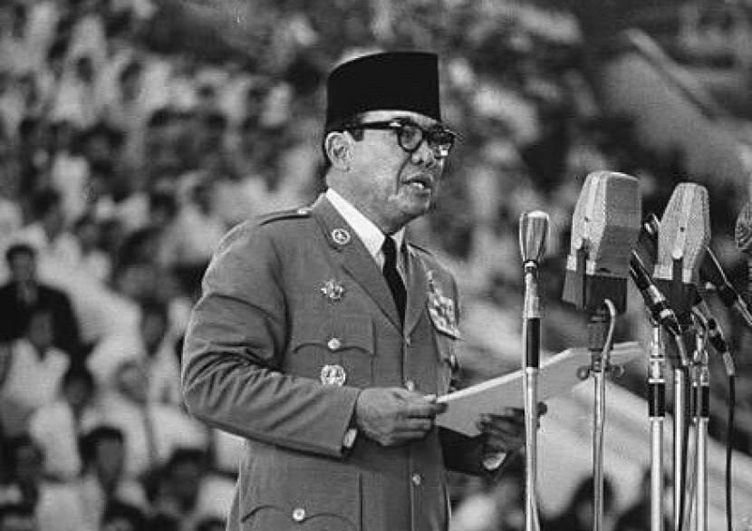 Soekarno. Presiden Soekarno membongkar banyak peninggalan Pemerintah Hindia Belanda, seperti Trem. Foto: Dok Republika.