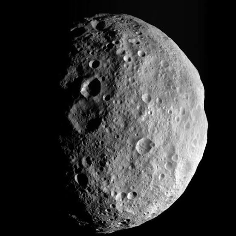 Gambar ini adalah urutan terakhir dari gambar yang diperoleh pesawat ruang angkasa NASA Dawn dari asteroid raksasa Vesta, melihat ke bawah ke kutub utara Vesta saat mengelilinginya pada tahun 2012. Gambar: NASA/JPL-Caltech/UCLA/MPS/DLR/IDA