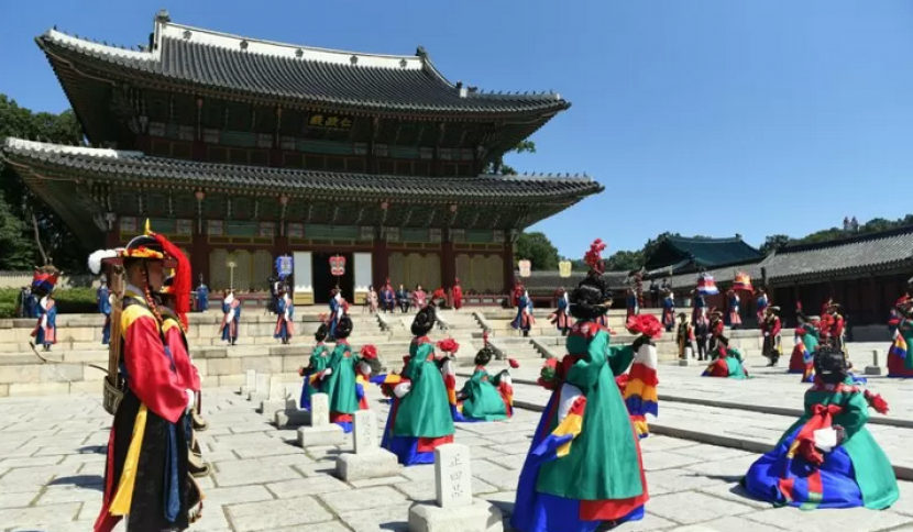 Pengelola Istana Gyeongbok, Korea Selatan akan kembali dibuka untuk tur malam hari pada April 2022