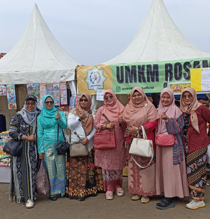 Ketua UMKM Bosama, Andi Nur Aminah atau Ina (paling kiri).