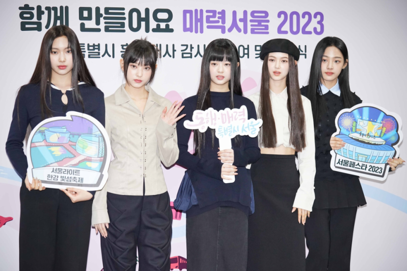 NewJeans menghadiri acara yang dihadiri Pemerintah Kota Seoul. Minji dan timnya terpilih sebagai duta kehormatan Seoul. Foto: Wikitree