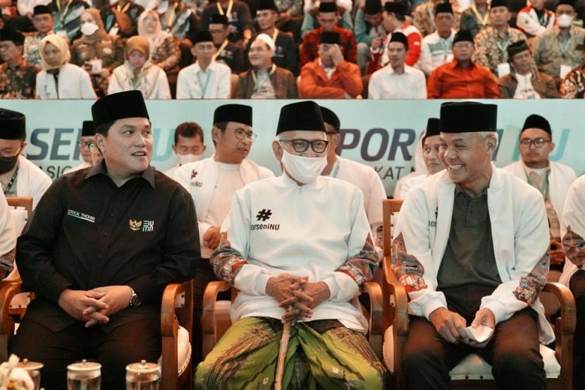 Rais Aam PBNU KH Miftachul Akhyar (tengah) di acara pembukaan Porseni NU 2023 Solo, Senin (16/1/2023). (dok. republika)