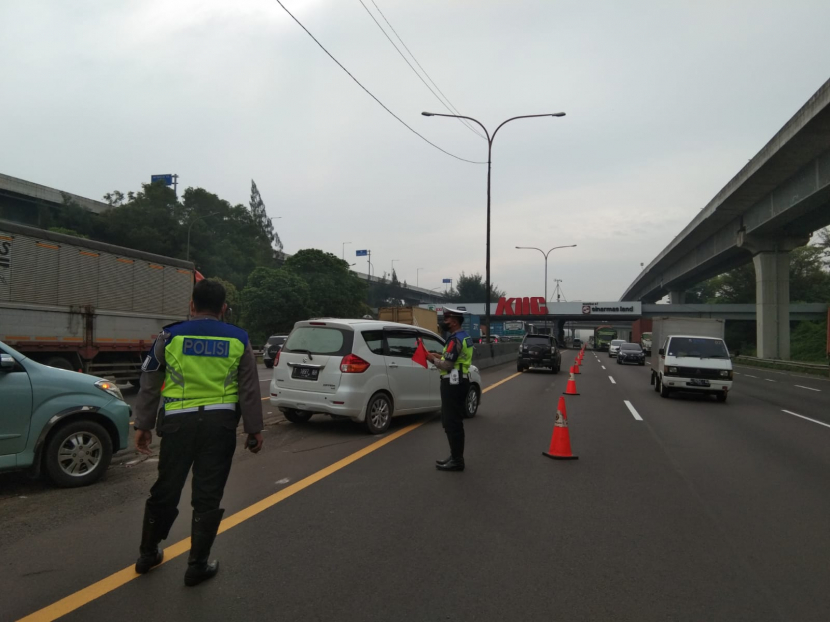 Contraflow Tol Jakarta Cikampek