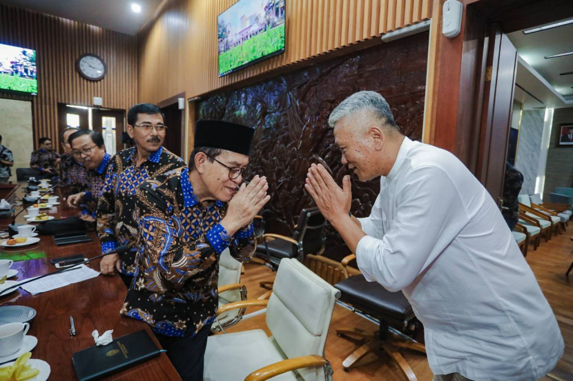 Penjabat Wali Kota Bandung, Bambang Tirtoyuliono saat bersilaturahmi dengan ulama/Humas Pemkot Bandung
