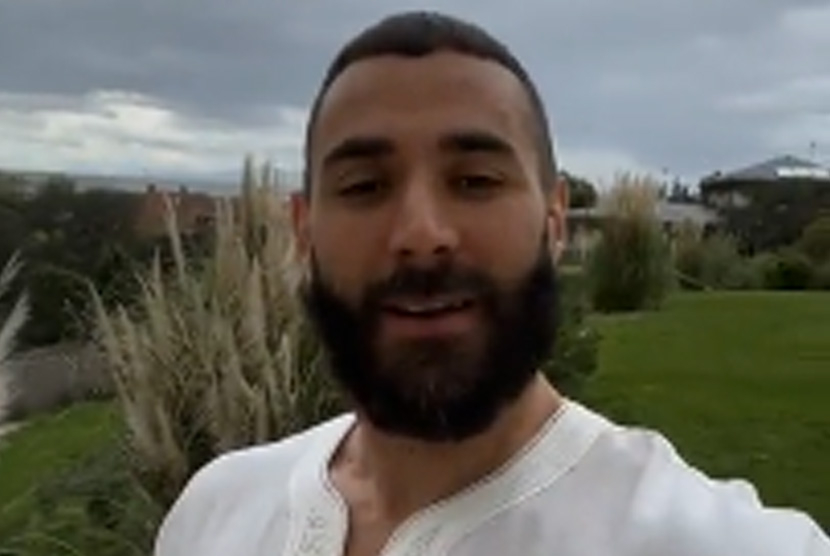 Karim Benzema mengucapkan Taqabbalallahu Minna wa Minkum di videonya di Twitter. 