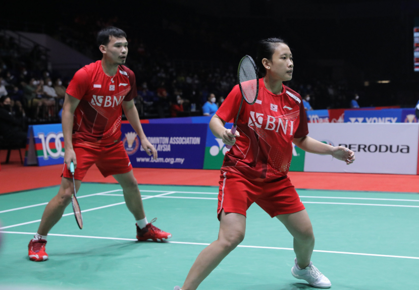 Pasangan ganda campuran Indonesia, Rinov Rivaldy/Pitha Haningtyas Mentari melangkah ke babak semifinal Malaysia Masters 2022.