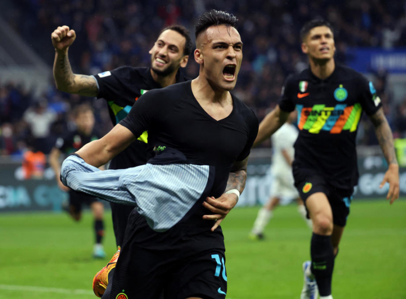 Striker Inter Milan Lautaro Martinez merayakan gol ke gawang Empoli, Sabtu (7/5/2022) dini hari WIB.