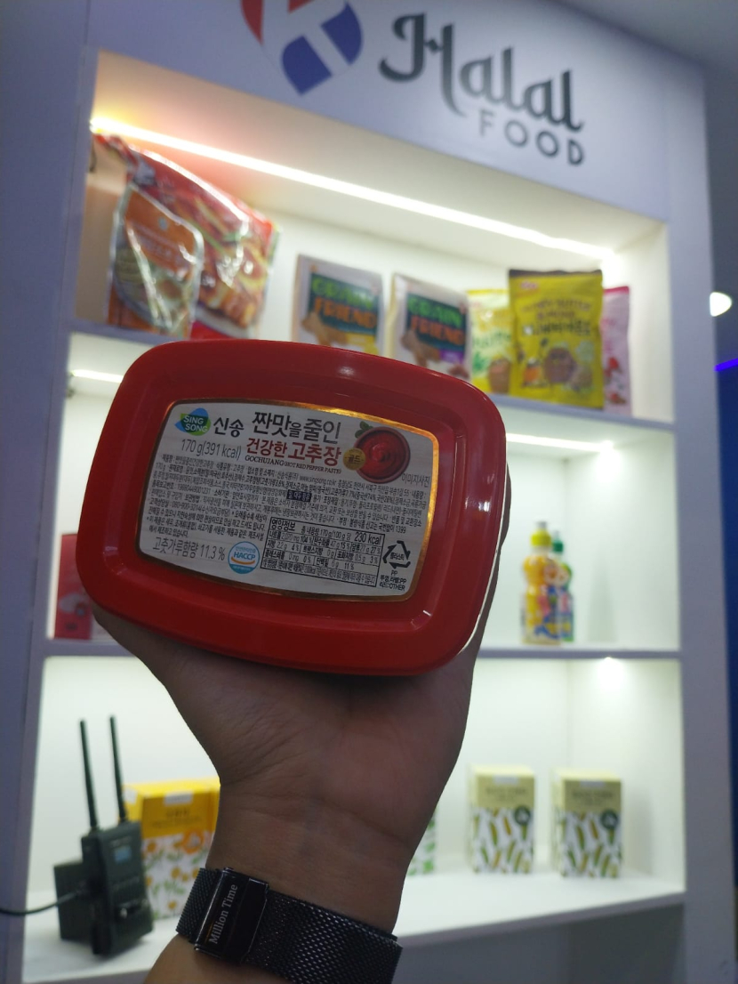 Produk makanan Korea halal di Korea Pavilion di FHI. Foto: Istimewa