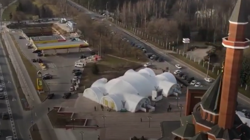 Tenda Ramadhan di Moskow, Rusia, tampak dari atas.  (Tangkapan layar dari Youtube TRT)