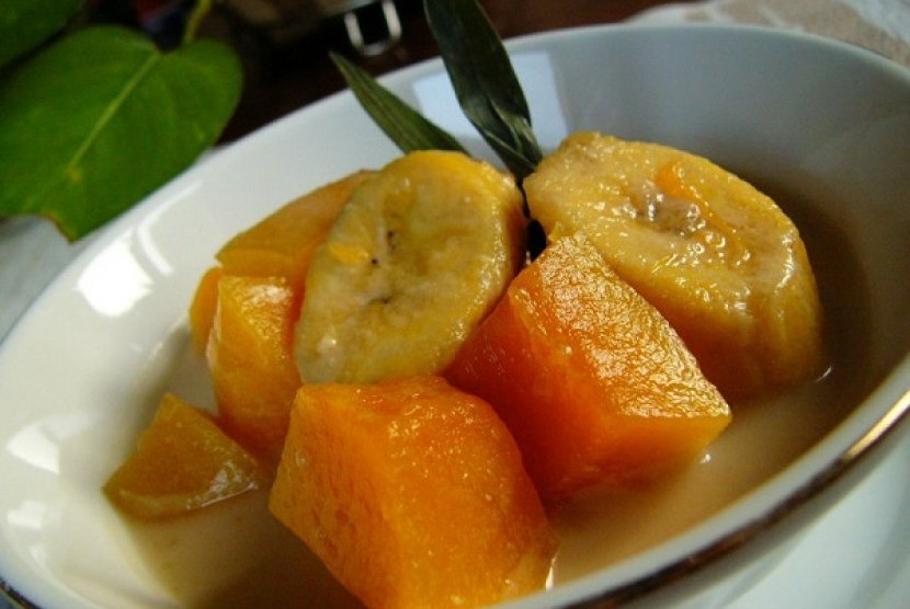  Kolak Pisang. Kolak pisang adalah salah satu dari sederet menu berbuka puasa favorit Muslim Indonesia. Foto: Republika.