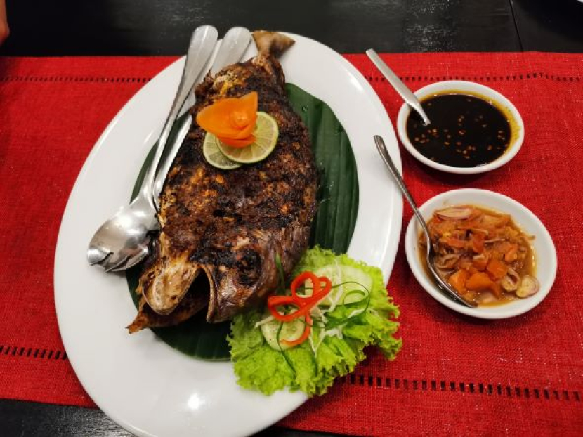 Menu ikan pecah kulit di Kedai Sirih Merah Jakarta