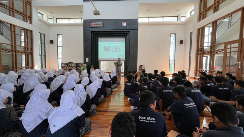 Para siswa mengikuti elatihan tanggap bencana