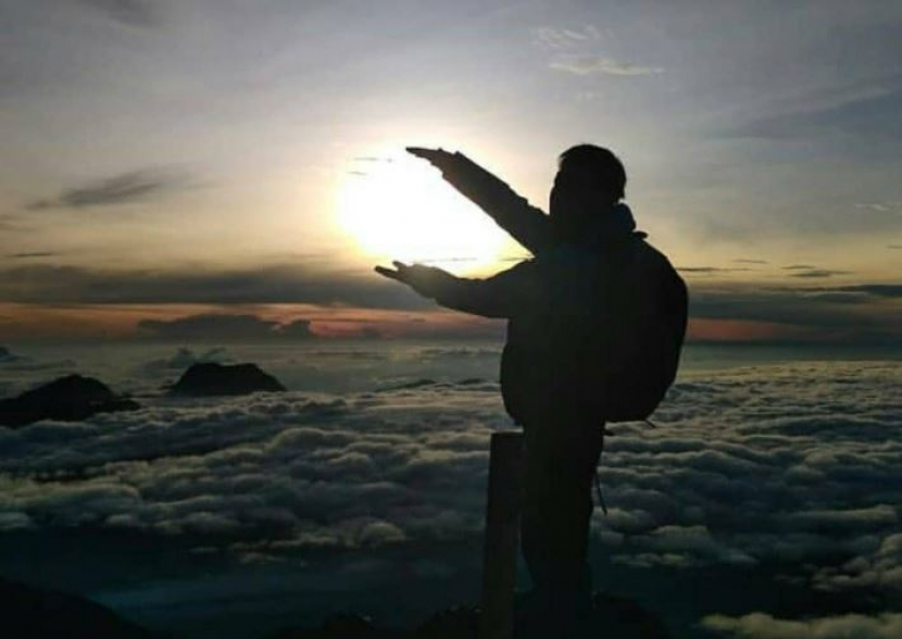 Berada di Puncak Indrapura Gunung Kerinci serasa Negeri di Atas Awan/ Foto: @dhika.putra23 via @bbtn_kerinciseblat