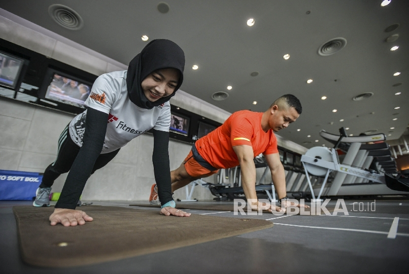 Puasa Tetap Berolahraga. Dokter Zaidul Akbar mengatakan olahraga saat berpuasa membantu raga tetap sehat dan terhindar dari kegemukan atau obesitas. Foto: Republika.