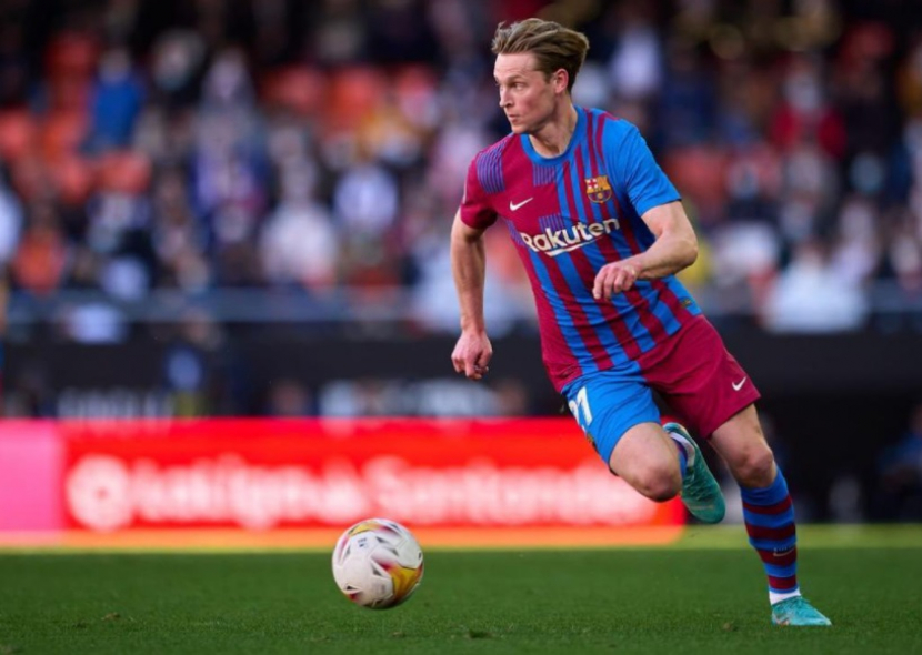 Frenkie de Jong menjadi salah satu pemain andalan dalam skuad Barcelona. (Twitter/@DeJongFrenkie21)