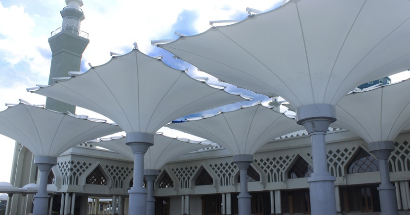 Masjid Madinatul Iman atau Islamic Center Balikpapan. 