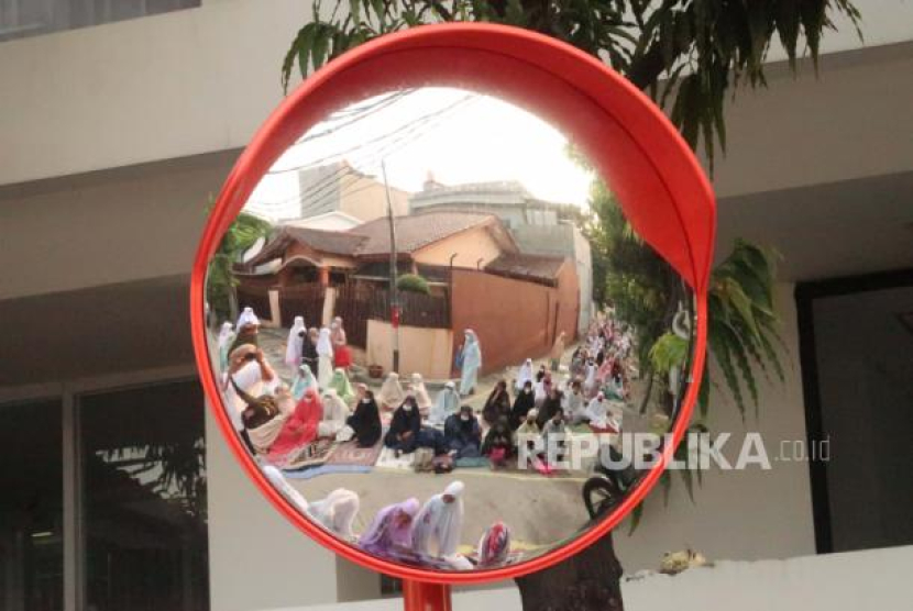 Ilustrasi Sholat Idul Fitri. Daftar Lokasi Sholat Idul Fitri 21 April 2023 di Samarinda dan Sekitarnya. Foto: Dok. Republika