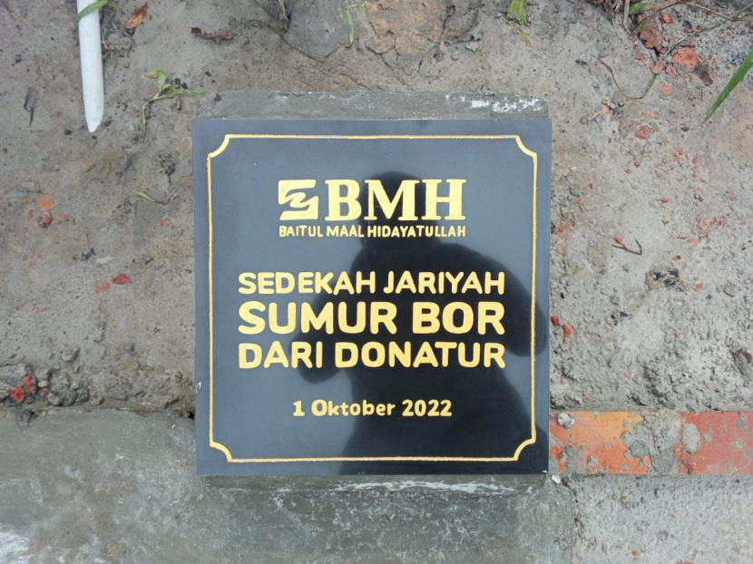 Sedekah jariyah sumur bor dari donatur BMH  untuk  pesantren tahfidz di Desa Palampang, Kecamatan Tanjung Jumlai, Kabupaten Penajam Paser Utara, Kalimantan Timur (Kaltim).