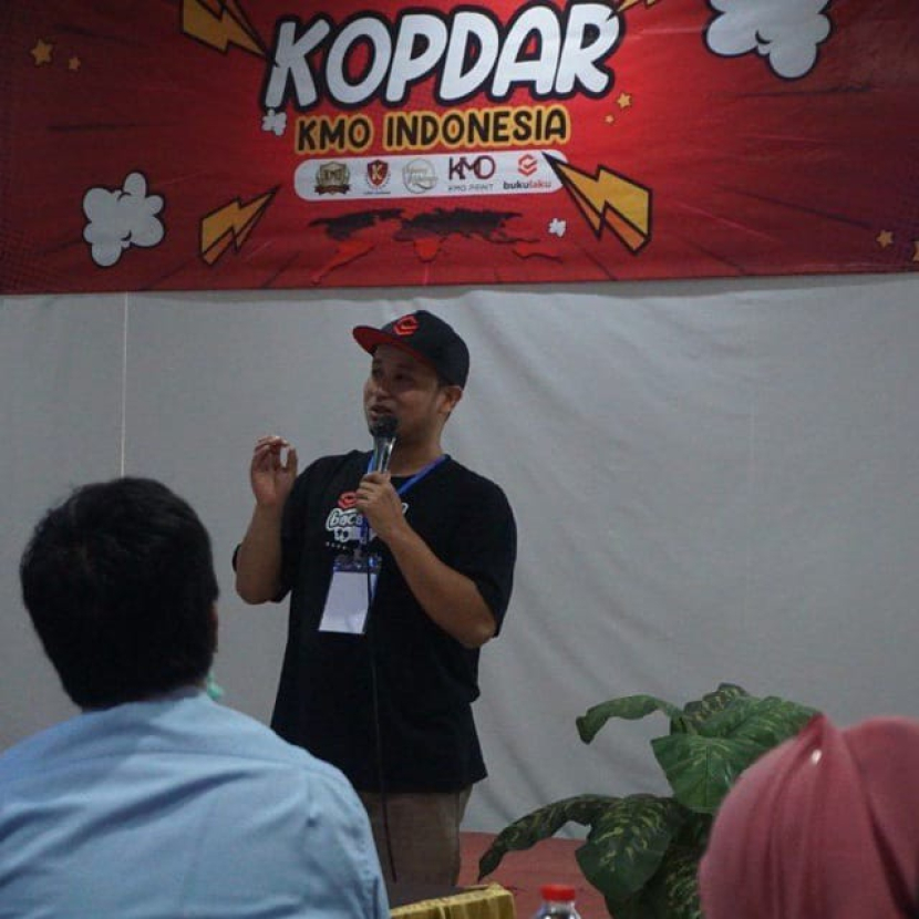 Founder KMO Indonesia Tendi Murti menyampaikan materi pada acara Kopdar KMO Indonesia di Malang, Sabtu (1/10/2022). (Foto: Dok KMO)