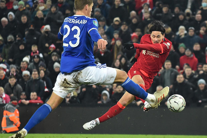 Minamino saat mencetak gol penyeimbang 3-3 melawan Leicester, 22 Desember 2021. (Foto EPA-EFE)