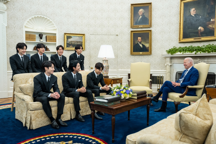 Presiden Biden bersama BTS
