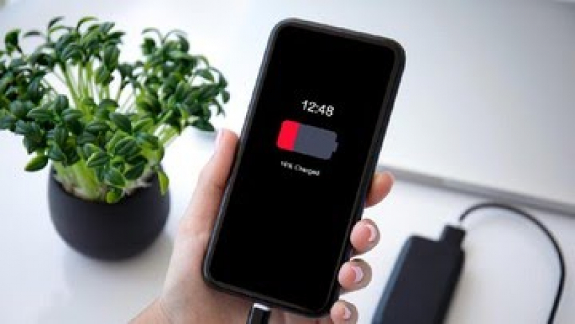 Ada 7 Aplikasi yang bisa dilakukan agar baterai handphone tetap awet dan gak gampang bocor. (iStockphoto/Prykhodov)