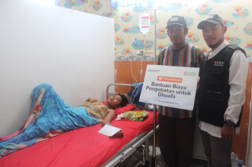 BMH Gerai Bontang menyalurkan bantuan biaya pengobatan kepada Salman (12 tahun), warga di Pulau Tihi-Tihi, Bontang, Kalimantan Timur.