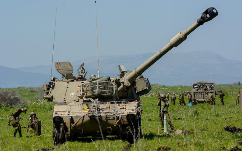 Ilustrasi: Tentara cadangan artileri mengambil bagian dalam latihan di Dataran Tinggi Golan, Israel utara, pada 28 Maret 2022. (Michael Giladi/F