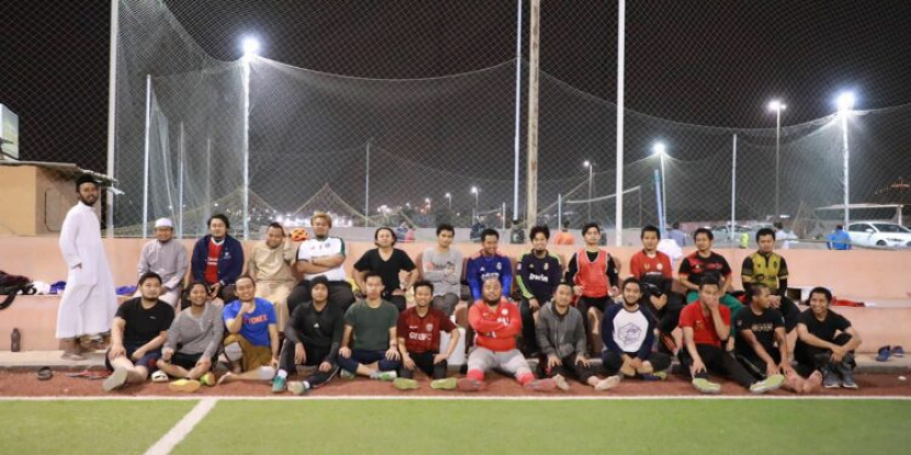 Tim Pimpinan Cabang Istimewa Nahdhatul Ulama (PCINU) Arab Saudi dan tim Pimpinan Cabang Istimewa Muhammadiyah (PCIM) Arab Saudi menggelar pertandingan mini soccer sebagai ajang silaturahim. Foto: Muhammadiyah.or.id