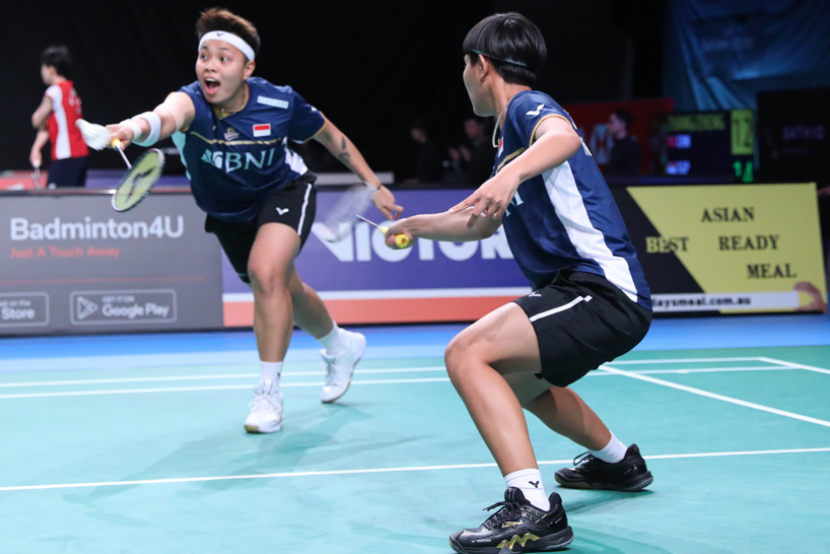 Pasangan ganda putri Indonesia, Apriyani Rahayu/Siti Fadia Silva Ramadhanti melangkah ke perempat final Kejuaraan Dunia BWF 2023.