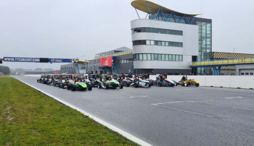  Tim mobil formula Bimasakti UGM meraih juara di Formula Student Netherlands 2022. Foto : ugm.ac.id