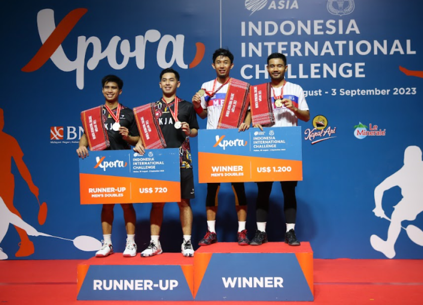 Pasangan ganda putra senior Berry Angriawan/Rian Agung Saputro meraih gelar juara di turnamen bulutangkis Xpora Indonesia International Challenge 2023.