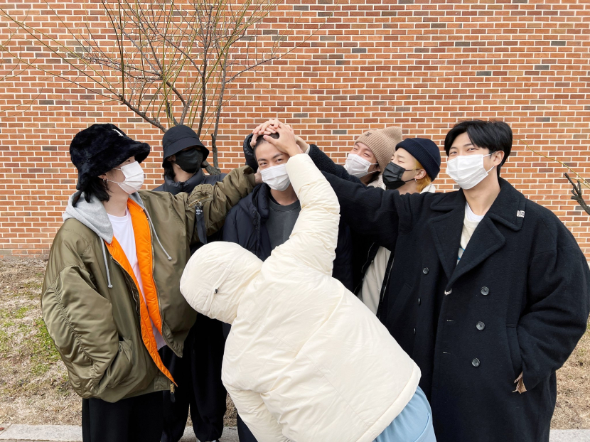 Keenam member BTS sebelum berpisah dengan Jin untuk wamil. Foto: BTS_twt