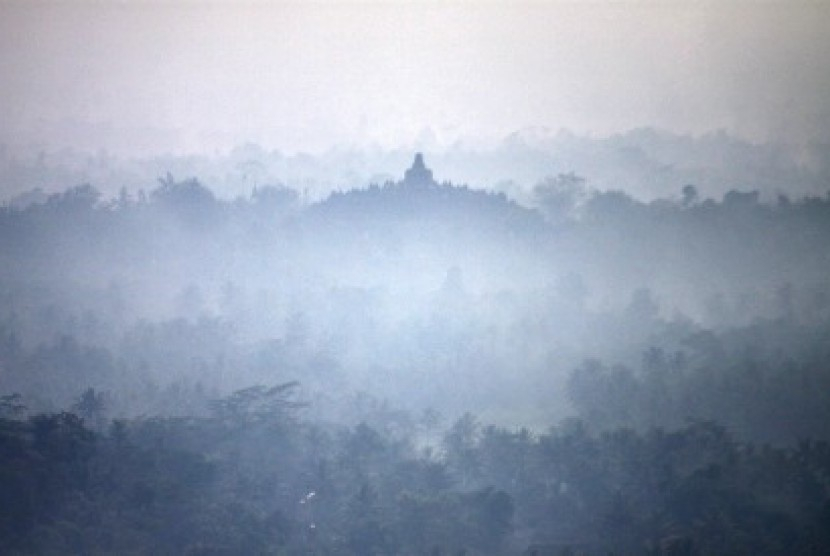 Candi Borobudur difoto dari Puntuk Situmbu, Desa Karang Rejo, Magelang. (Republika/Yasin Habibi)