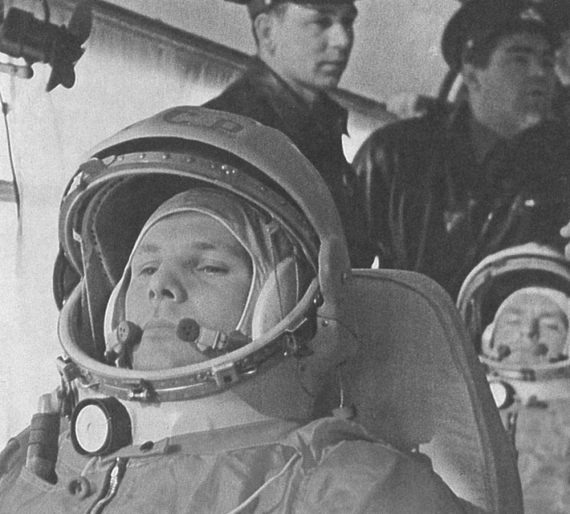 Pilot Rusia Yuri Gagarin menjadi manusia pertama di luar angksa dan mengorbit Bumi pada 12 April 1961. Gambar: NASA