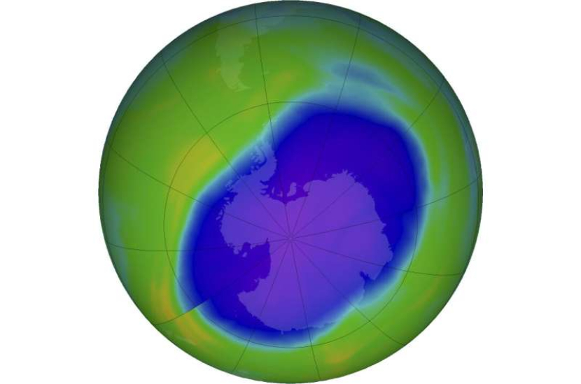 Dalam gambar warna semu NASA ini, biru dan ungu menunjukkan lubang di lapisan ozon pelindung Bumi di atas Antartika pada 5 Oktober 2022. Kredit: NASA