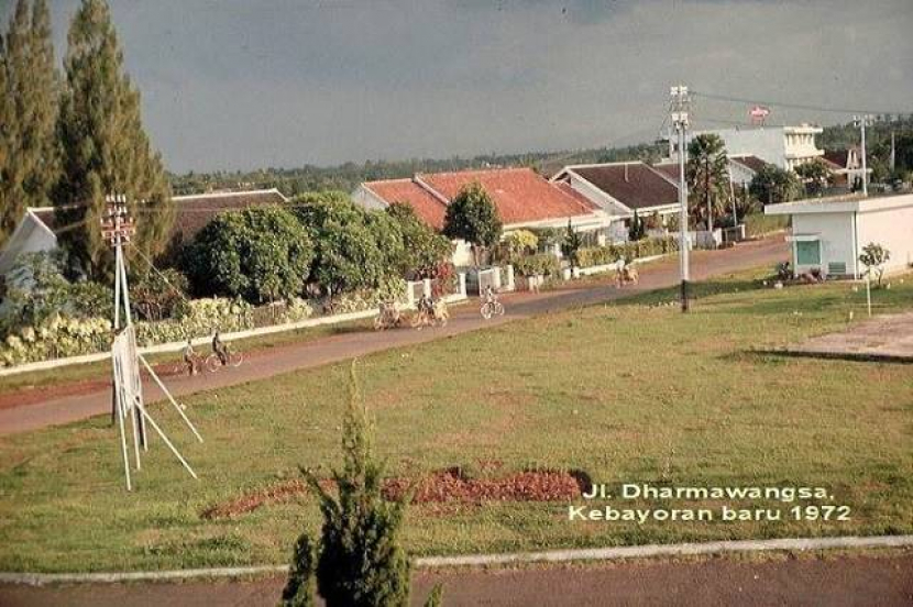 Kota Satelit Kebayoran Baru yang dibangun pada 1949. Dulu Kebayoran yang masih berupa hutan menjadi tempat pelarian para perampok.