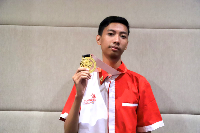 Peraih medali emas World Skill Competition-ASEAN 2023Angga Satriawan Aldi. Foto: uny.ac.id 