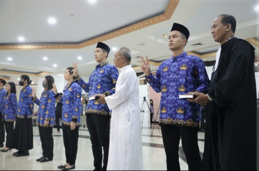 Sebanyak 12 atlet bulutangkis berprestasi disumpah menjadi PNS di Kementerian Pemuda dan Olahraga dengan disaksikan langsung Menpora Dito Ariotedjo. (source: humas Kemenpora)