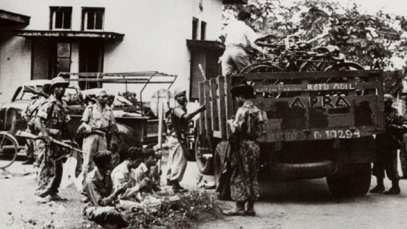 Pasukan Angkatan Perang Ratu Adil (APRA) pimpinan Westerling kala beroperasi di Bandung,