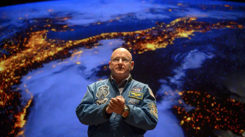 Mantan astronot NASA Scott Kelly berbicara dalam sebuah forum di Washington. Gambar: NASA/Bill Ingalls