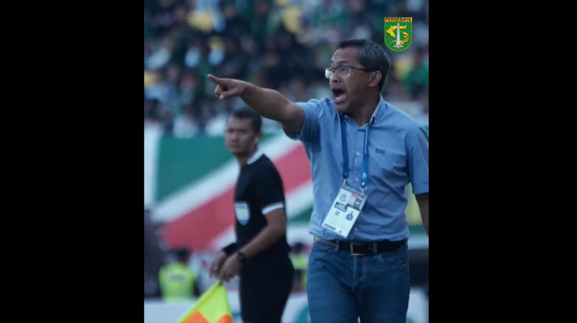 Aji Santoso (Twitter/@persebayaupdate)