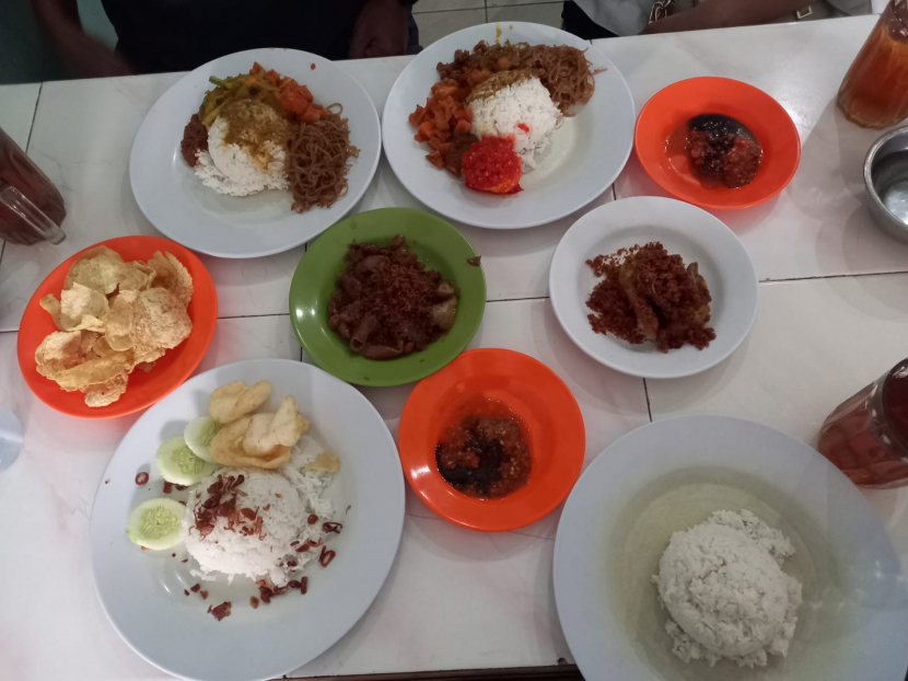 Kuliner Bekasi: Masakan khas Betawi dan Padang di Rumah Makan Ubung Bekasi