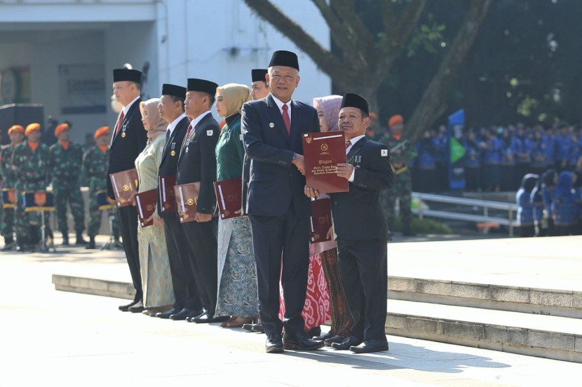 Penjabat Wali Kota Bandung, Bambang Tirtoyuliono saat memimpin Upacara Peringatan Hari Kesaksian Pancasila/Humas Pemkot Bandung
