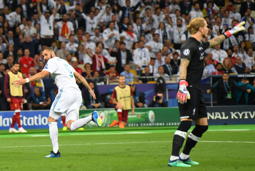 Reaksi Benzema usai mencetak gol ke gawang Loris Karius. (EPA-EFE/GEORGI LICOVSKI)