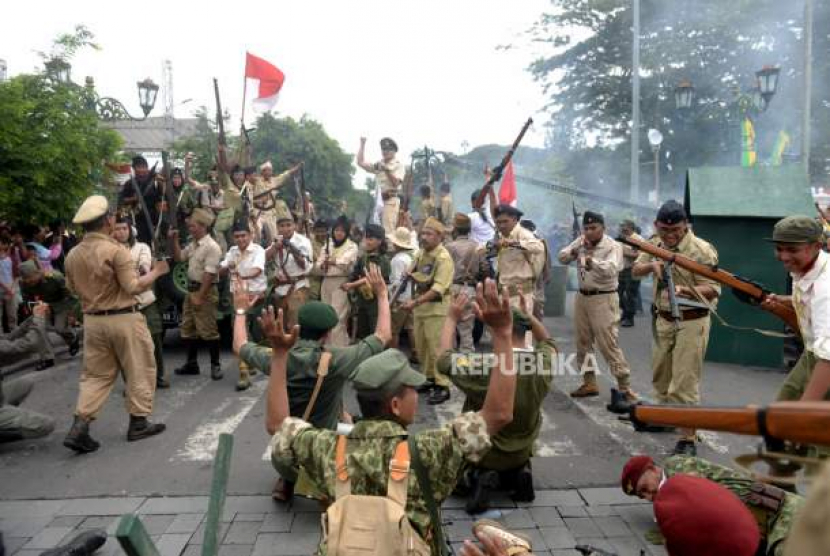 Teaterikal Serangan Umum 1 Maret di Yogyakarta beberapa waktu lalu. (Wihdan Hidayat/Republika) 