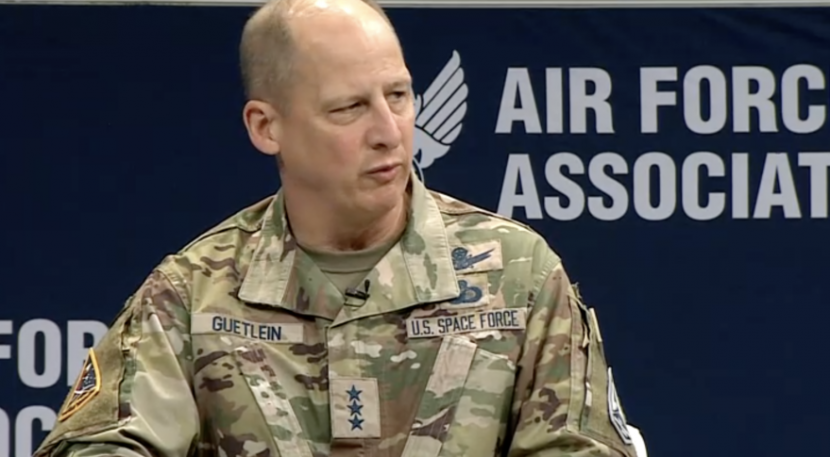 Komandan Komando Sistem Luar Angkasa (SSC) AS Letnan Jenderal Michael Guetlein berbicara pada 4 Maret 2022 dalam Simposium Perang Udara Asosiasi Angkatan Udara. Foto: AFA