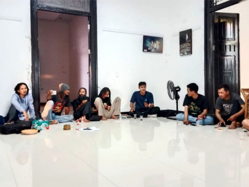 Bertempat di Gedung Dewan Kesenian Indramayu, kepengurusan DKI periode 2022-2025 melakukan rapat penyusunan program kerja pada Ahad 29/5/2022, lalu. Rapat ini diselenggarakan dengan sederhana dalam suasana kekeluargaan yang sangat kental. (Diskominfo Indramayu)