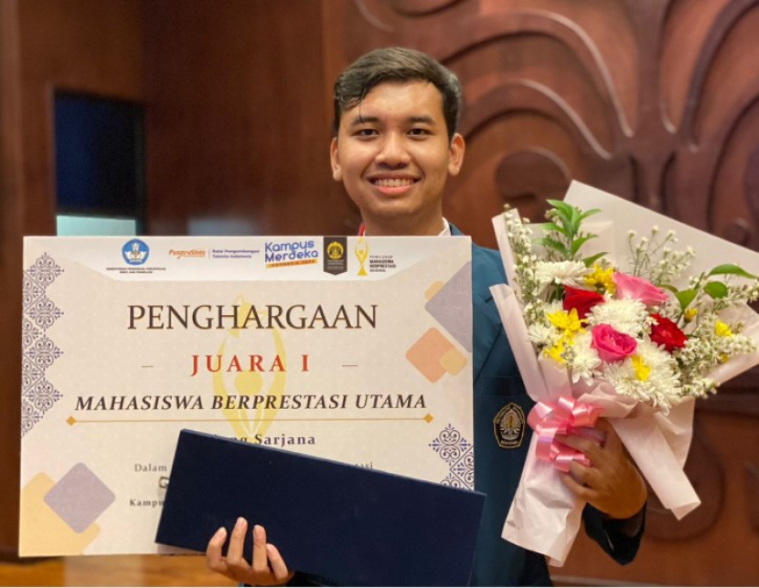 llham Muhammad, mahasiswa Teknik Geologi Universitas Diponegoro terpilih sebagai Mahasiswa Berprestasi Utama Program Sarjana dalam ajang Pemilihan Mahasiswa Berprestasi (Pilmapres) tahun 2022 . Foto : puspresnas
