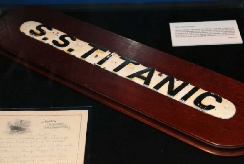 Tanda bertuliskan S.S. Titanic bagian dari pameran Titanic di Moore Park, kota Sydney, Australia. Foto: ABC